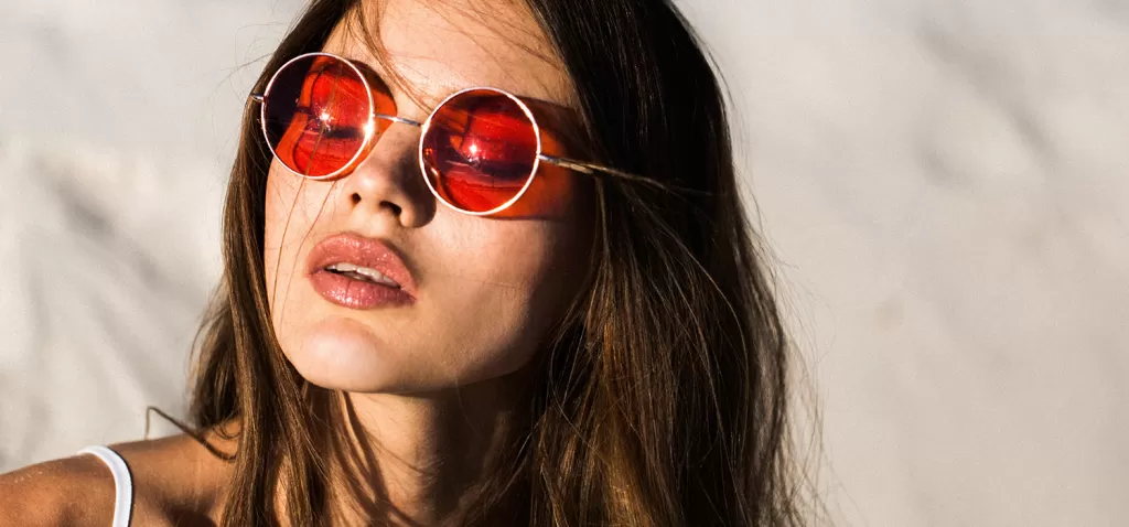 woman-red-sunglasses.png woman-red-sunglasses.png style=