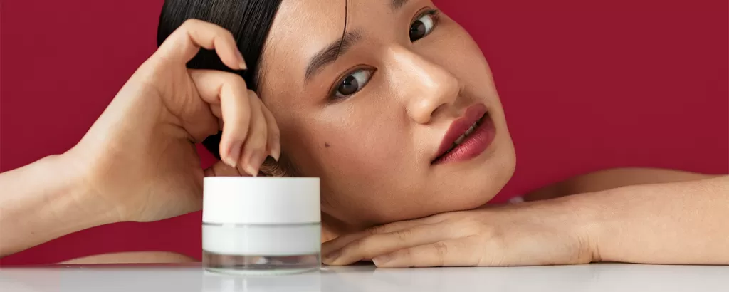 medium-shot-korean-woman-posing-with-face-cream.jpg.png medium-shot-korean-woman-posing-with-face-cream.jpg.png style=