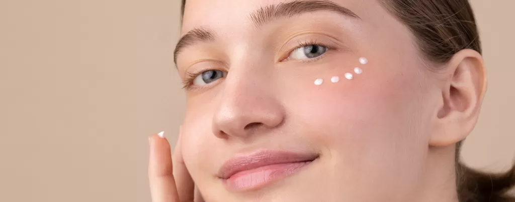 side-view-girl-using-eye-cream.png side-view-girl-using-eye-cream.png style=