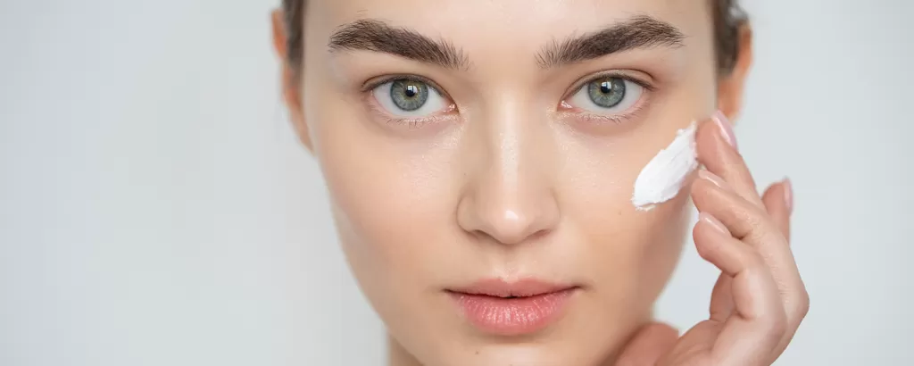 portrait-beautiful-woman-with-clear-skin.png portrait-beautiful-woman-with-clear-skin.png style=