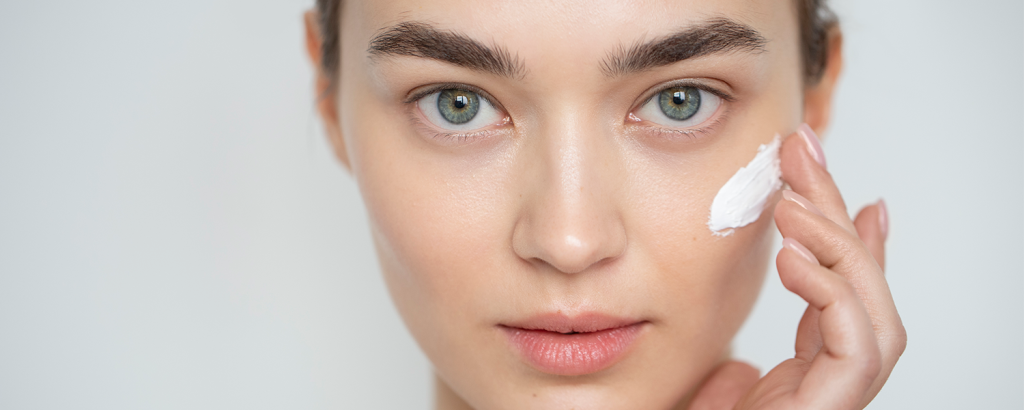 portrait-beautiful-woman-with-clear-skin.png style=