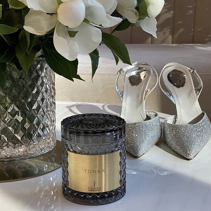 Tonka Candle 220